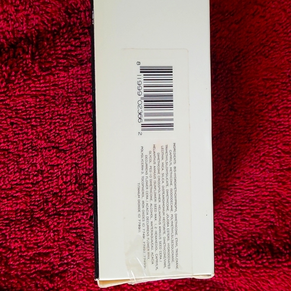 COPY - Marc Jacob's Remarcable full coverage foundation *new and sealed in box - Picture 3 of 4